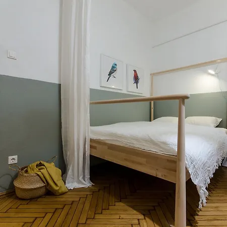 Dill Apartment *
